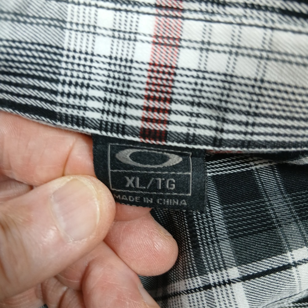 Oakley Plaid Button‎ Up Shirt Men's XL Black Gray Red Long Sleeve Casual Western - Picture 5 of 9